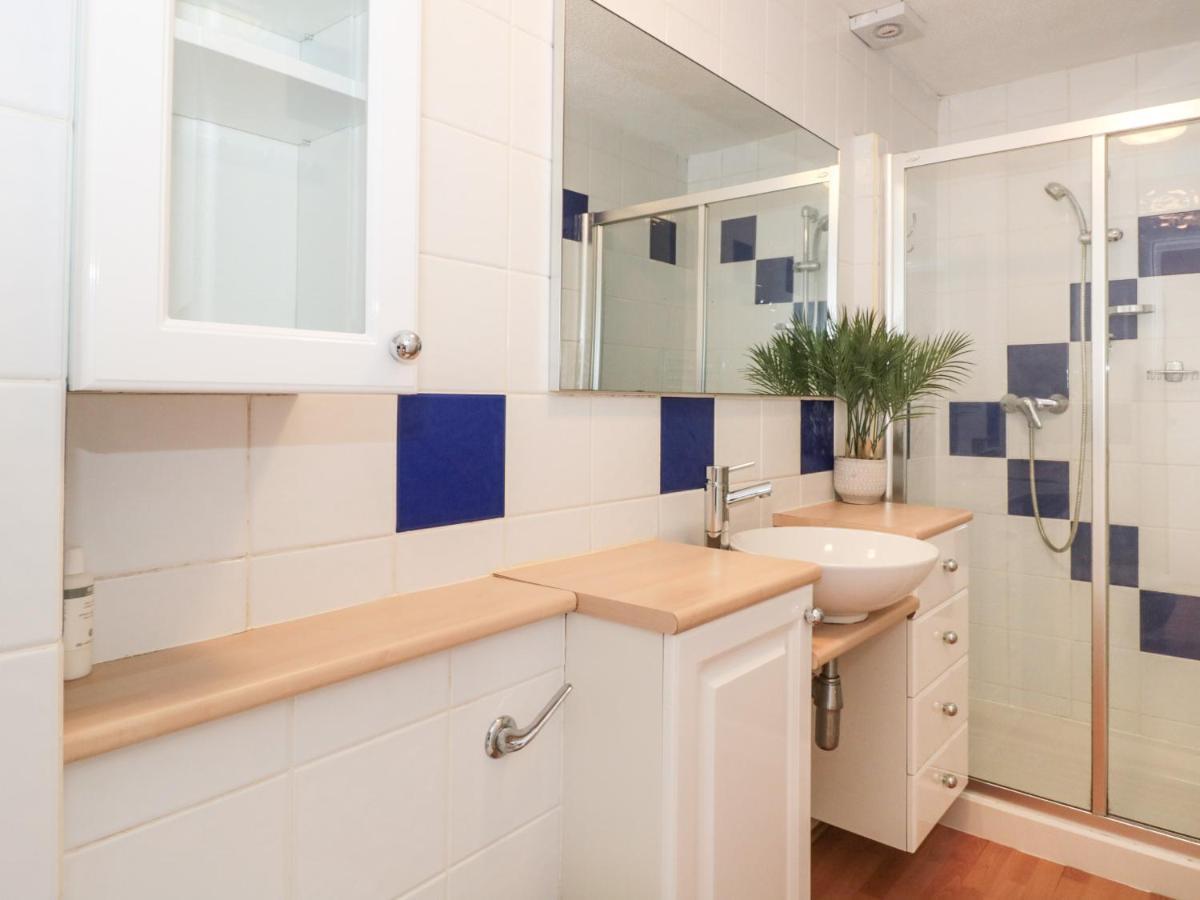 Flat 30 West Bay