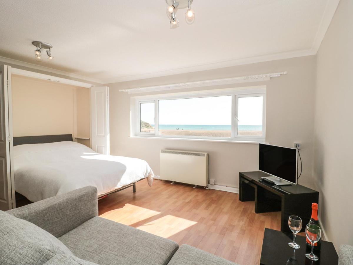 Flat 30 * West Bay